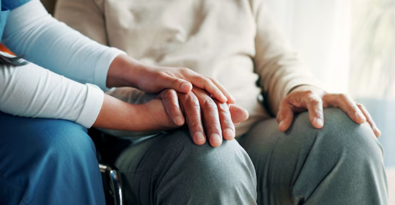 Non autosufficienza: approvato il Piano nazionale per gli over 70, oltre 1,5 miliardi per integrare assistenza sanitaria e sociale